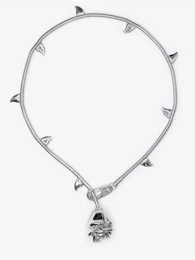 Rosebud thorns necklace choker